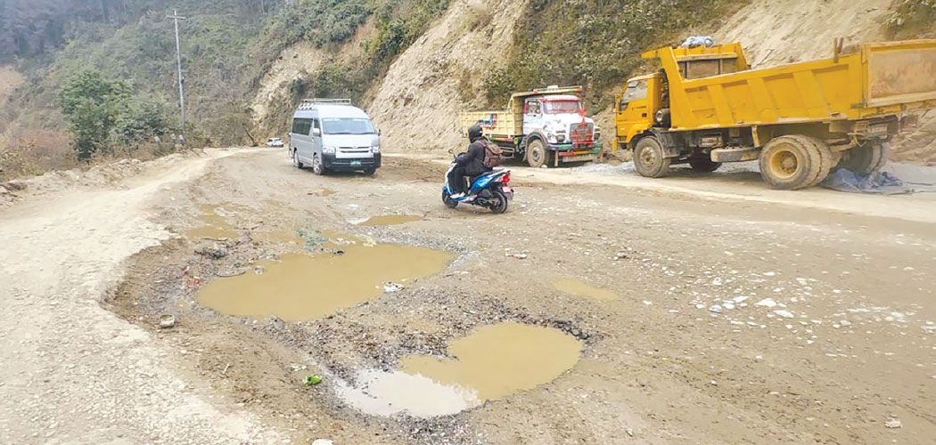सडक कालोपत्रेका लागि धुलिखेल-खावा सडक खण्डमा सवारी आवत जावतमा रोक